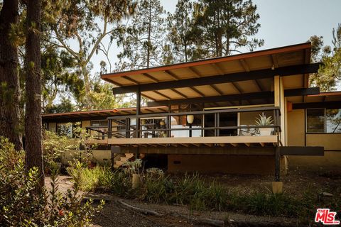 Photo of 2 Seahurst Road, Rolling Hills Estates, CA 90274 (MLS # 25566603) Photo of 2 Seahurst Road, Rolling Hills Estates, CA 90274 (MLS # 25566603)