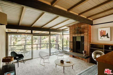 Photo of 2 Seahurst Road, Rolling Hills Estates, CA 90274 (MLS # 25566603)