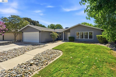 Photo of 2870 Smoke Tree Cir CIR, Stockton, CA 95209 (MLS # 41146448)