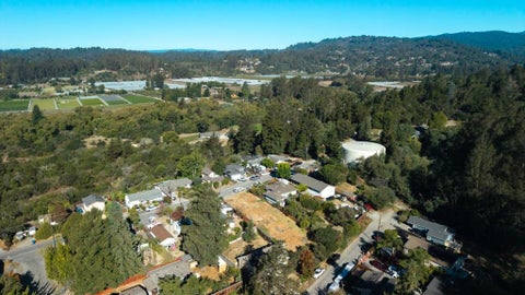 Photo of 32 Crow Avenue, Watsonville, CA 95076 (MLS # ML82061090)
