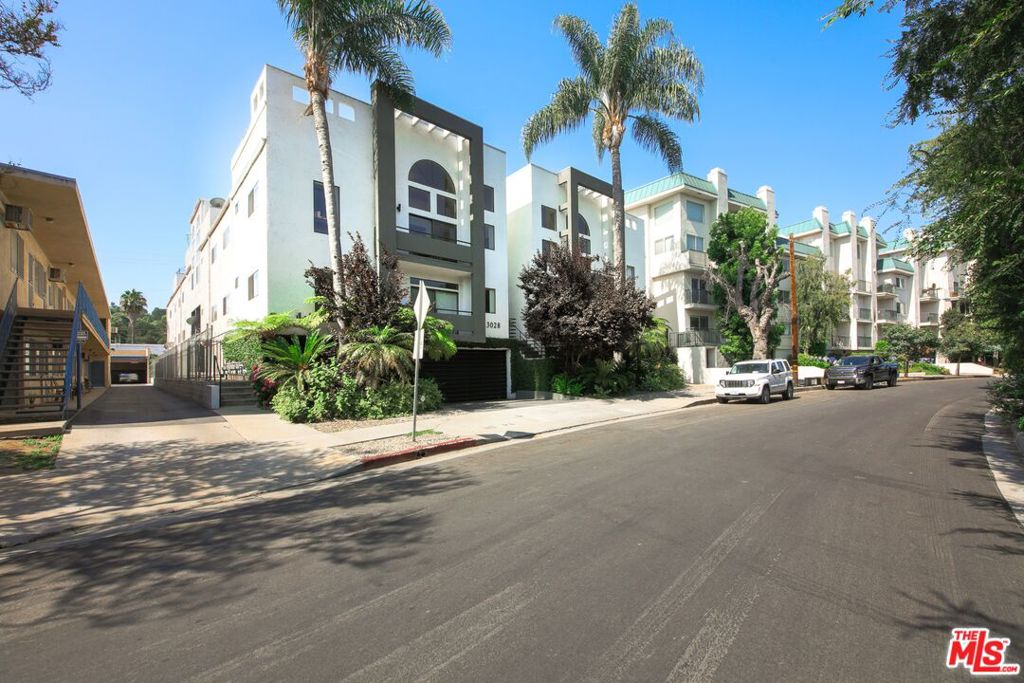 We are pleased to present an eighteen unit, very well-maintained apartment building located in a highly desirable Studio City submarket. The property was built in 1986 and is not subject to LA City Rent Control. The property has an excellent unit mix of Nine Two Bedroom/ Two Bath units and Nine Two Bedroom/Two Bath units with lofts and a private roof top decks. The units are spacious and feature 9-14 foot ceilings, central A/C & heat, fireplaces, and balconies or patios In addition to very desirable units, the property also offers a variety of amenities including a pool, gym, gated subterranean parking, intercom entry, trash chute, and an on-site laundry facility.