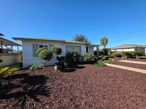 Photo of 784 BEECH AVE Ave, Chula Vista, CA 91910 (MLS # PTP2600822)