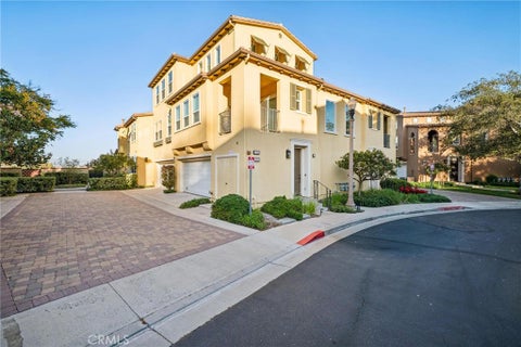 Photo of 27006 Pebble Beach Drive, Valencia, CA 91381 (MLS # SR26214339)