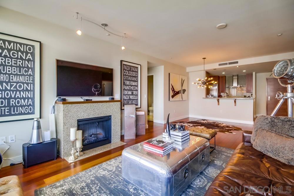 700 W E St 1602