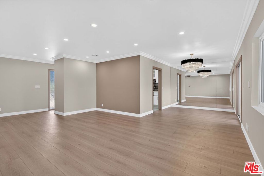 1126 N Central Avenue 101