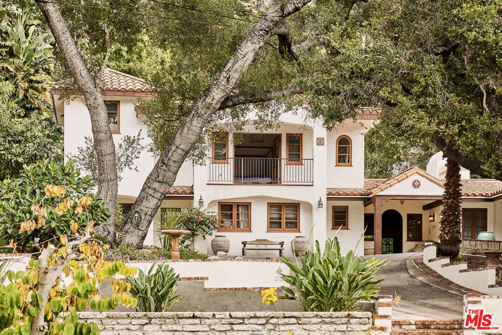 3268 Serra Road