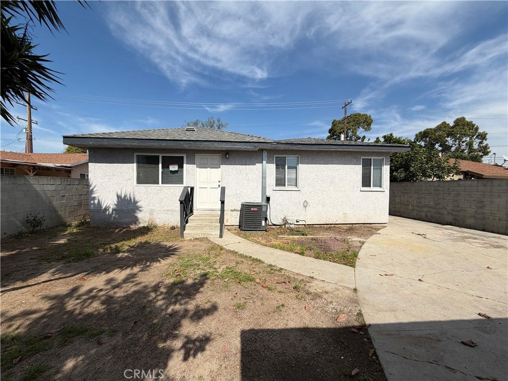 Photo of 3924 W 104th St, Inglewood, CA 90303 (MLS # OC26047000)