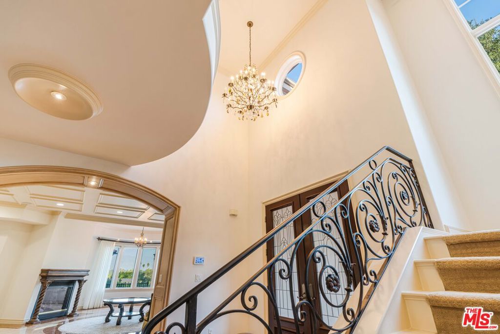 868 Braewood Court