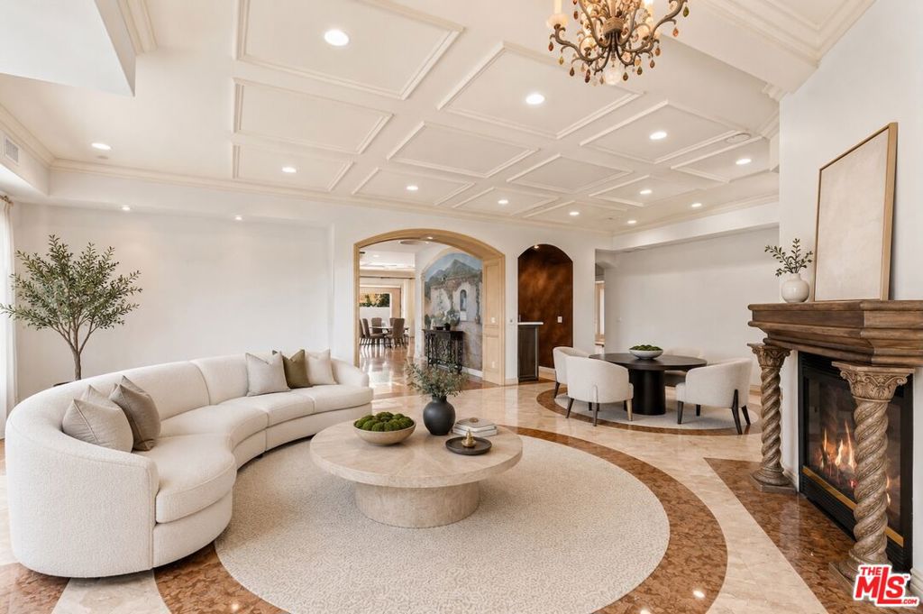 868 Braewood Court