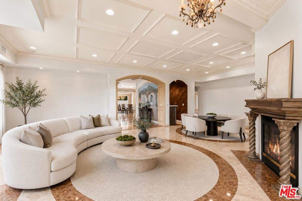 Photo of 868 Braewood Court, South Pasadena, CA 91030 (MLS # 26847505)