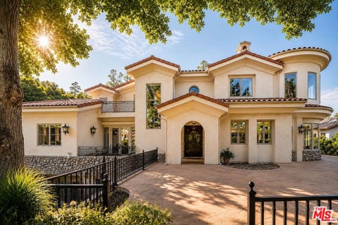 Photo of 868 Braewood Court, South Pasadena, CA 91030 (MLS # 26847505)