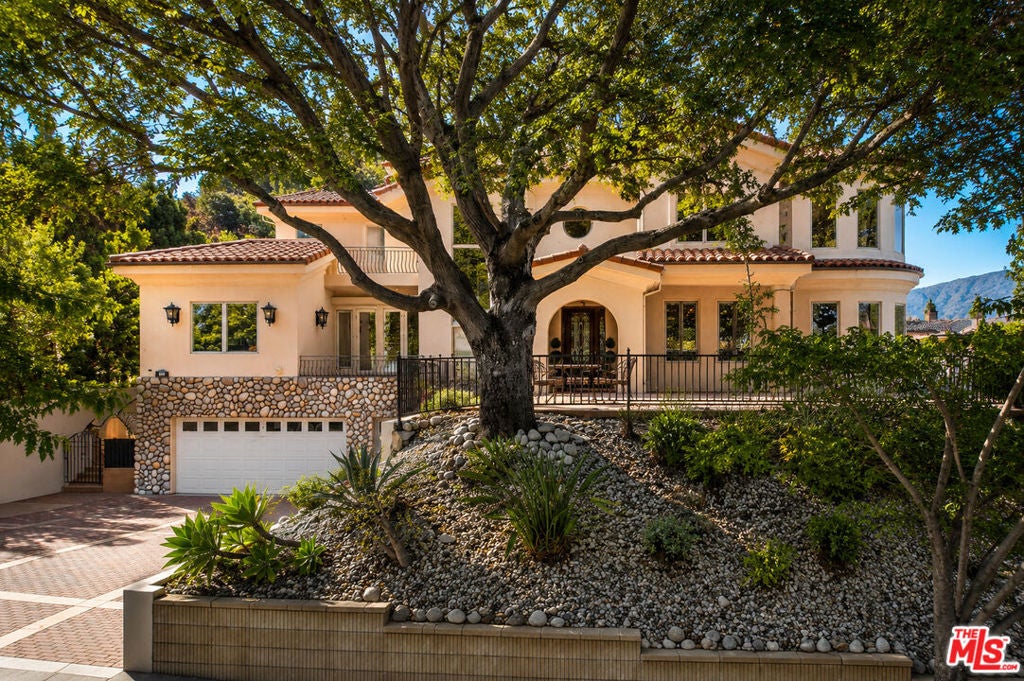 868 Braewood Court