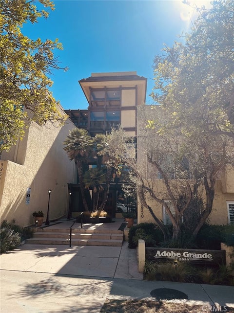 Photo of 5950 Buckingham PKWY #410, Culver City, CA 90230 (MLS # PW26212180)
