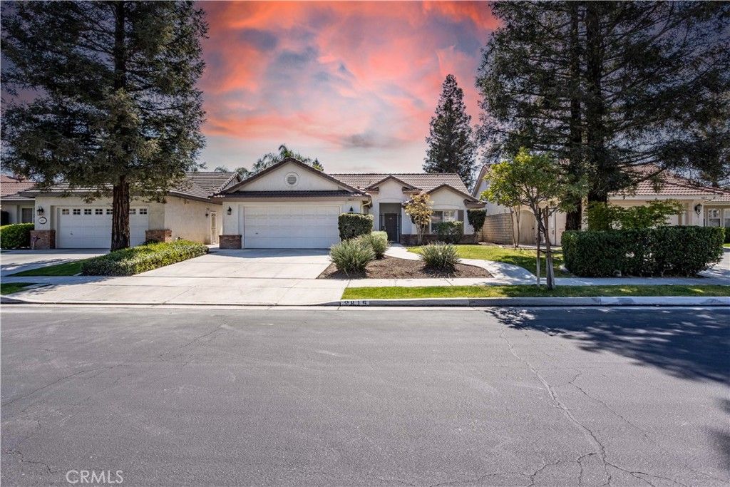 Photo of 9815 Cabbage Rose Ave, Bakersfield, CA 93311 (MLS # SR26055989)