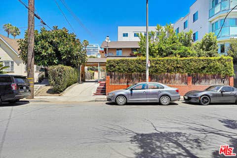 Photo of 7139 Hawthorn Avenue #3, Los Angeles, CA 90046 (MLS # 26868497)