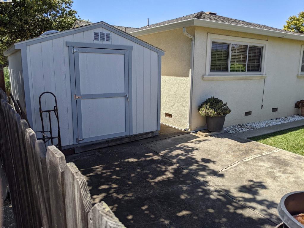 TOWN AND COUNTRY - Residential