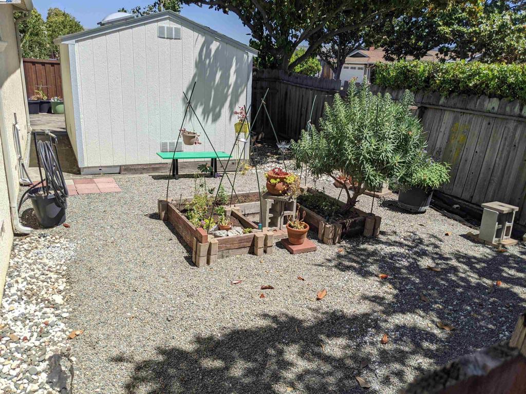 TOWN AND COUNTRY - Residential