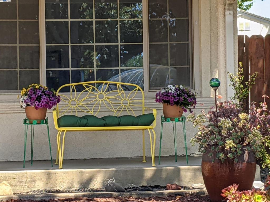 TOWN AND COUNTRY - Residential