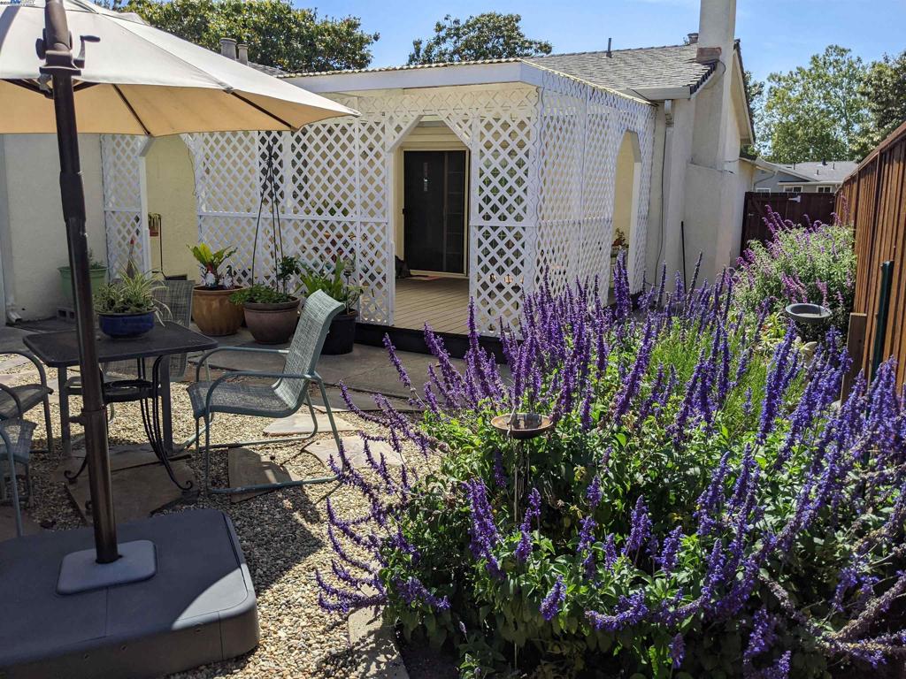 TOWN AND COUNTRY - Residential