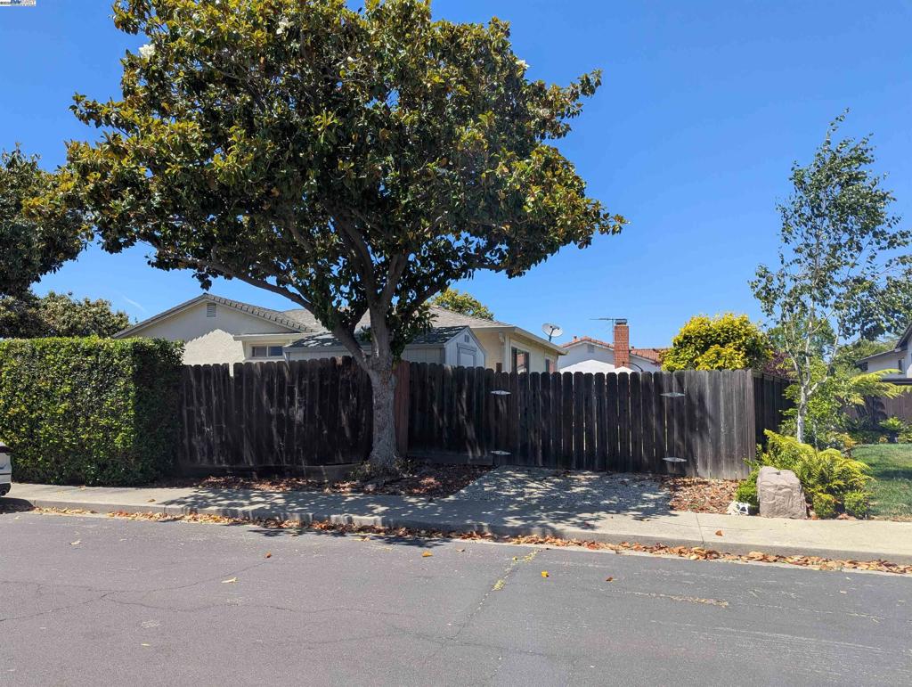 TOWN AND COUNTRY - Residential