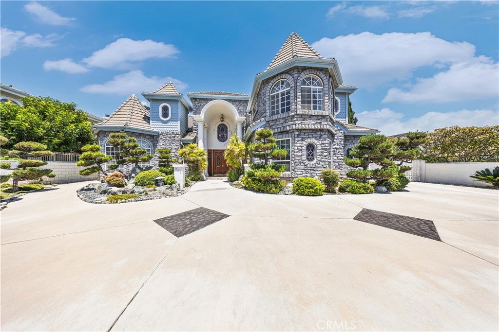 625 Estrella Avenue