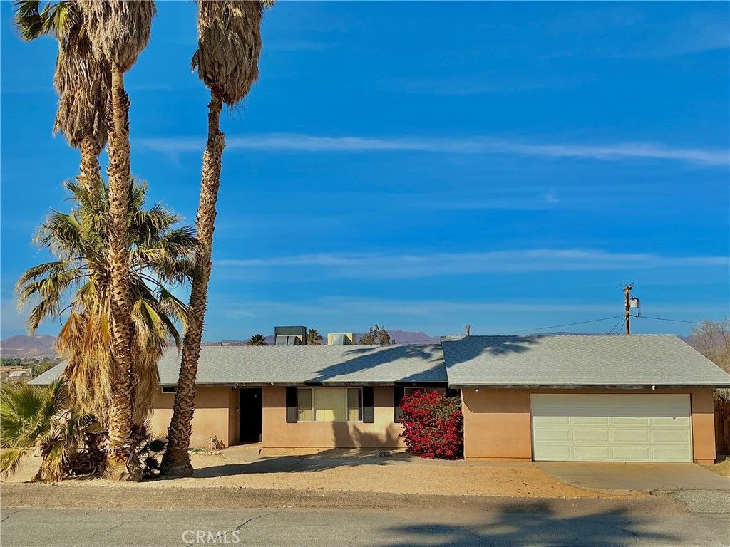 Photo of 73842 White Sands Dr, 29 Palms, CA 92277 (MLS # JT26053830)