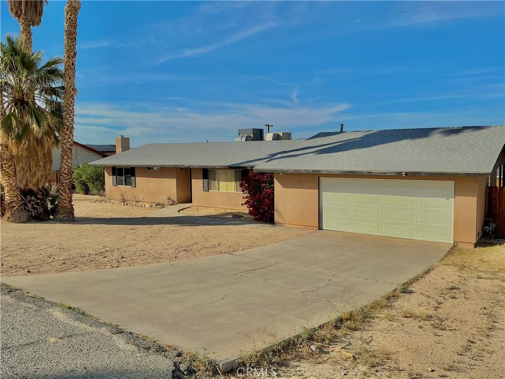 Photo of 73842 White Sands Dr, 29 Palms, CA 92277 (MLS # JT26053830)