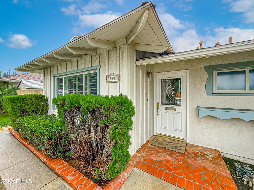 22537 Saticoy Street