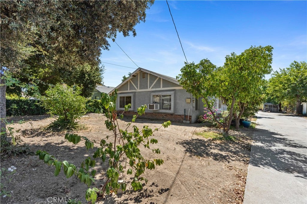 523 W Locust Street