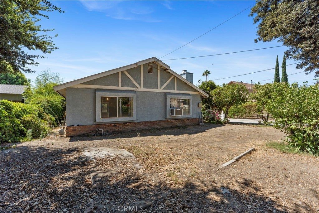 523 W Locust Street