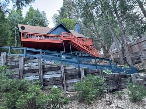 Photo of 286 Terrace Rd, Lake Arrowhead, CA 92352 (MLS # IG25267852)