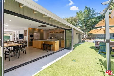 Photo of 2820 Nichols Canyon Place, Los Angeles, CA 90046 (MLS # 26834727)