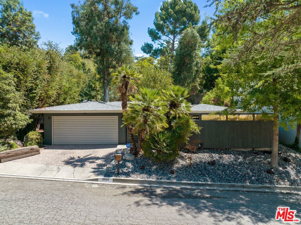 2820 Nichols Canyon Place