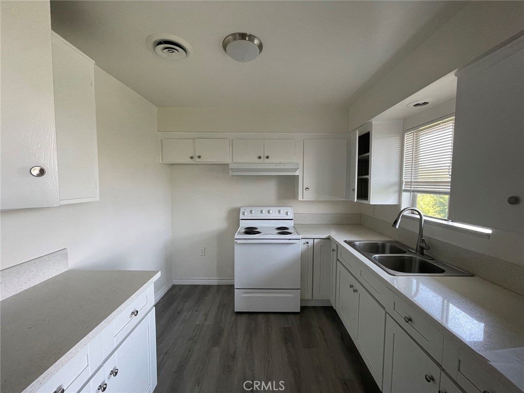 826 N Barranca