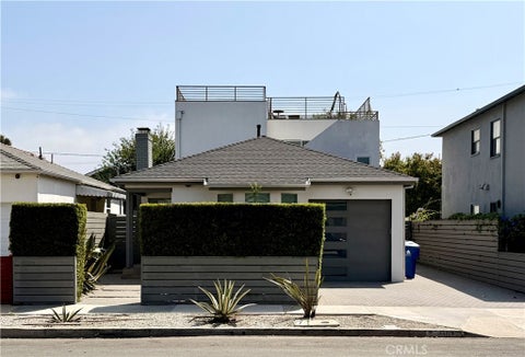 Photo of 1042 Garfield Avenue, Venice, CA 90291 (MLS # OC26231636)