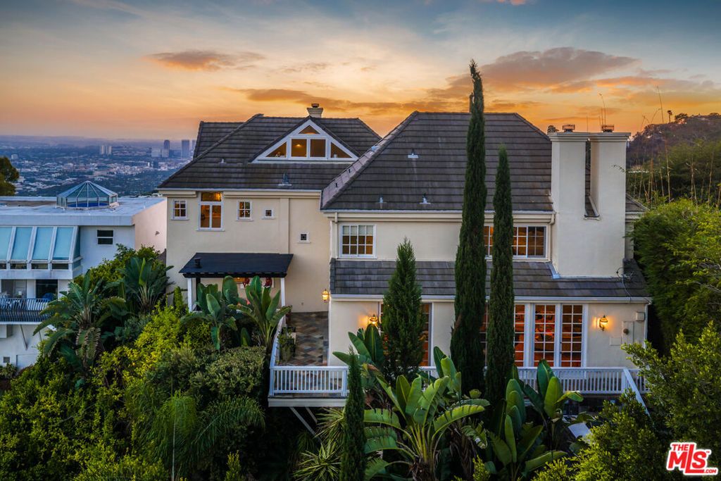 Photo of 8847 Appian Way, Los Angeles, CA 90046 (MLS # 25598923)