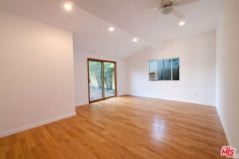 Tiny photo for 550 Almar Avenue, Pacific Palisades, CA 90272 (MLS # 26652221)