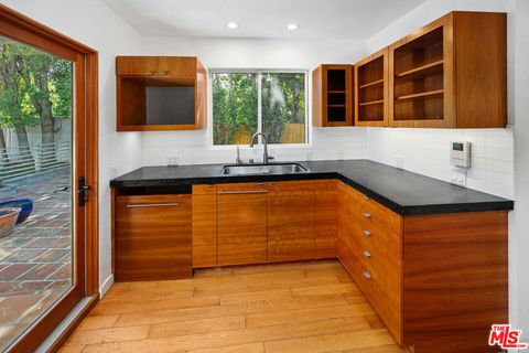 Tiny photo for 550 Almar Avenue, Pacific Palisades, CA 90272 (MLS # 26652221)