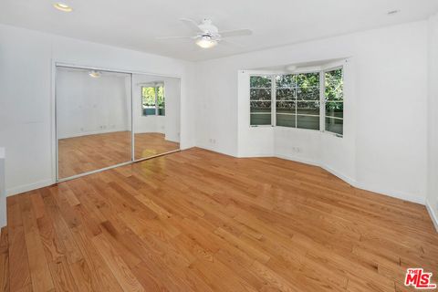 Tiny photo for 550 Almar Avenue, Pacific Palisades, CA 90272 (MLS # 26652221)