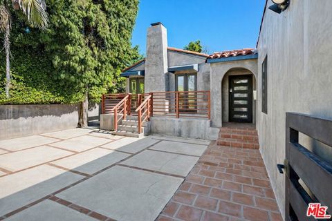 Tiny photo for 550 Almar Avenue, Pacific Palisades, CA 90272 (MLS # 26652221)