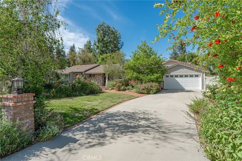 Photo of 23327 Califa Street, Woodland Hills, CA 91367 (MLS # SR26087791)