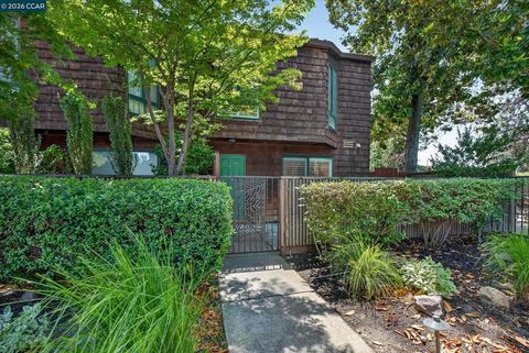 Photo of 2340 Westcliffe Ln #L, Walnut Creek, CA 94597 (MLS # 41136417)
