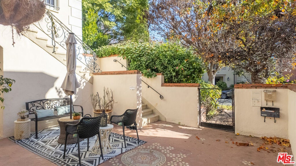 205 S Reeves Drive