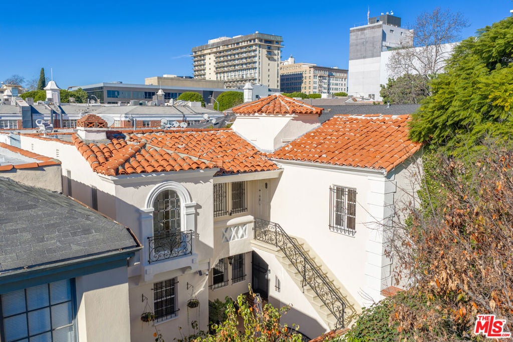 205 S Reeves Drive