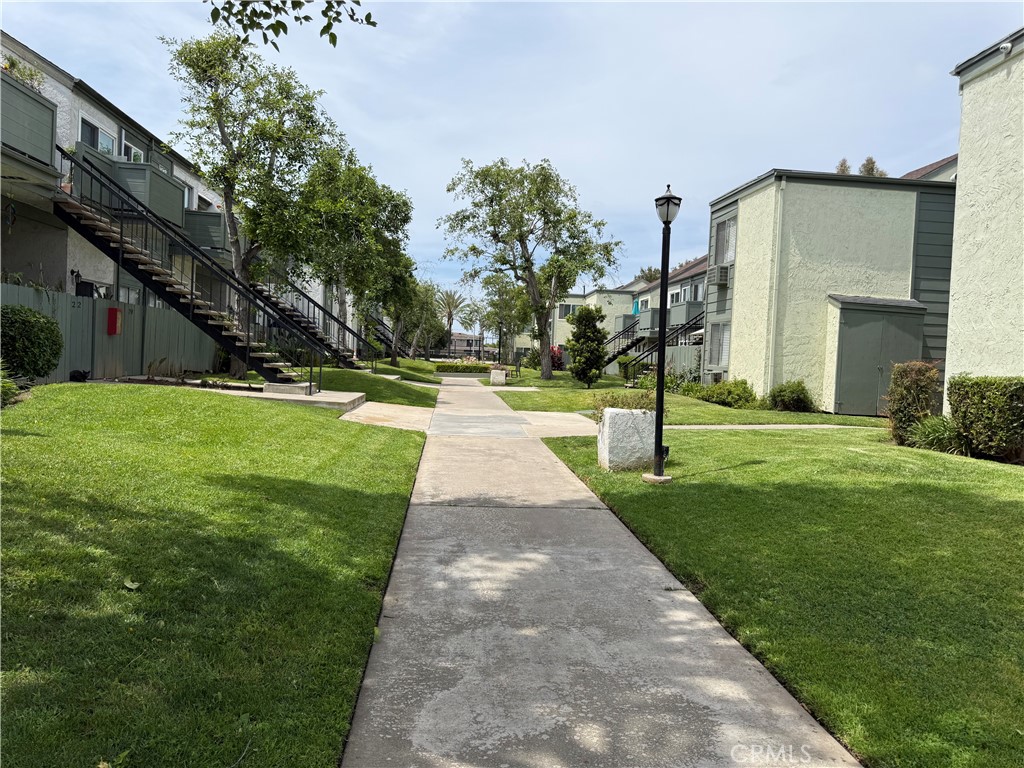 619 N Bristol 23