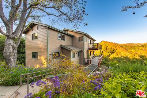 Photo of 19818 Valley View Drive, Topanga, CA 90290 (MLS # 26667495)