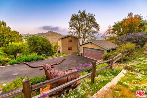Photo of 19818 Valley View Drive, Topanga, CA 90290 (MLS # 26667495)