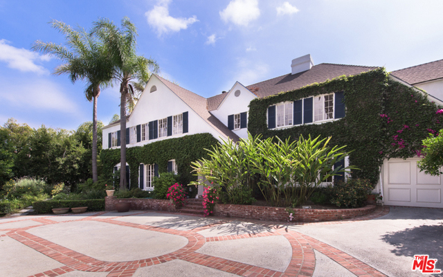 Very charming 1930's Traditional lovingly cared for and maintained, great floor plan, tall ceilings, extremely private yard surrounded by mature lush landscaping, deep lot. Attached 1 car garage and detached 2 car garage plus guest house with full bath. Fixer. SOLD BEFORE PROCESSING. Sold in "as-is" condition.