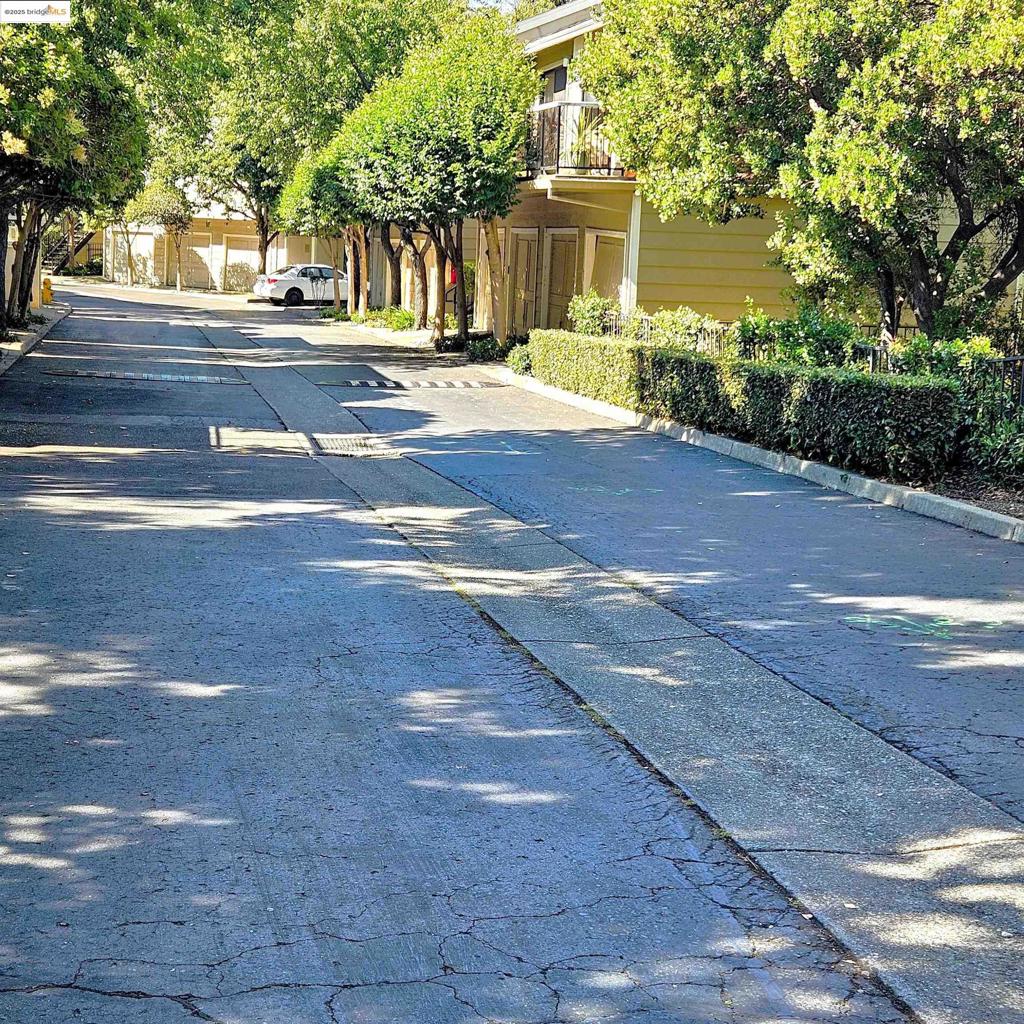 UNIVERSITY HILLS - Residential