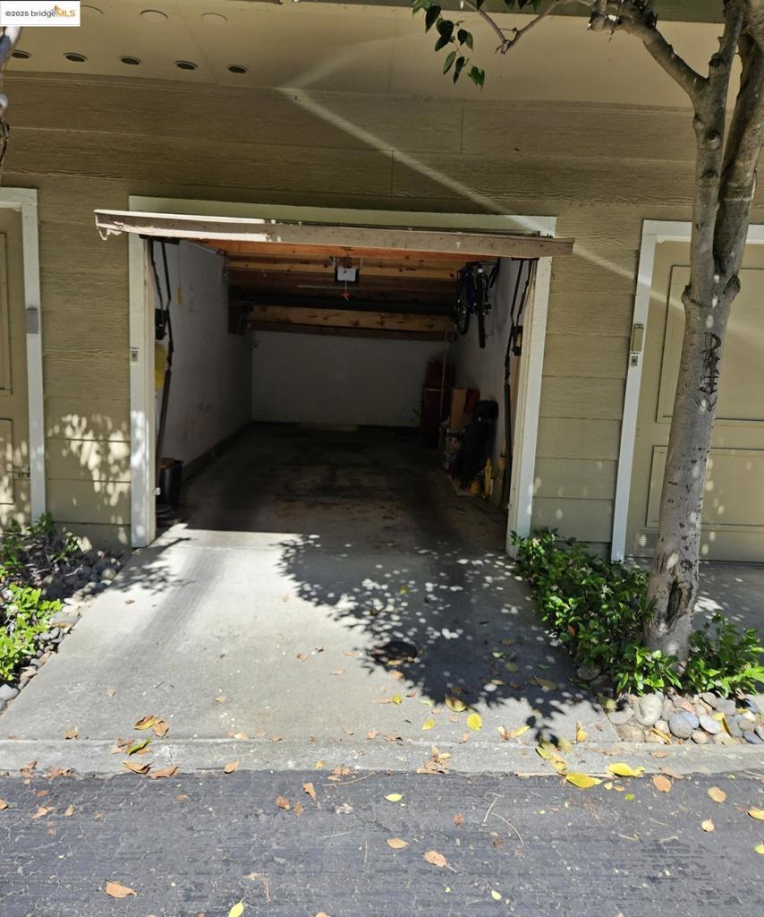 UNIVERSITY HILLS - Residential